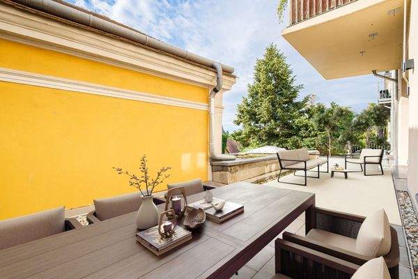 Terrasse (Einrichtung visualisiert)