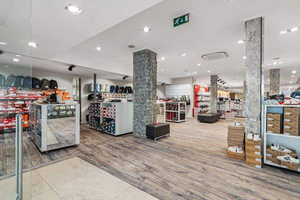 1. Gewerbeeinheit Schuhgeschäft