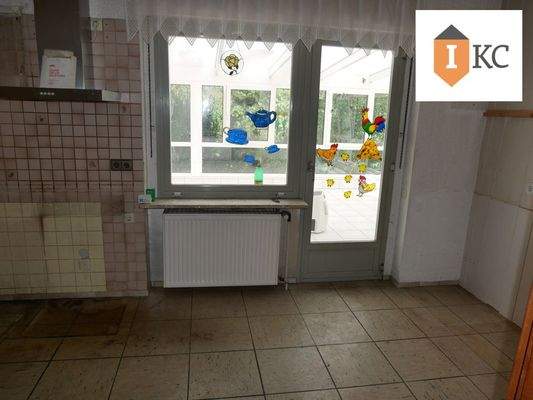 Küche mit Zugang zum Wintergarten