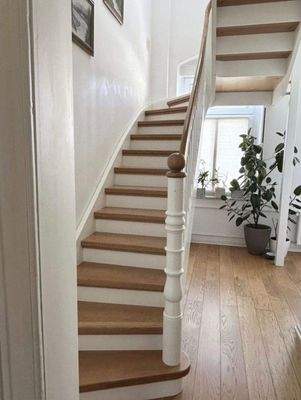 Treppenaufgang 1.OG.jpg