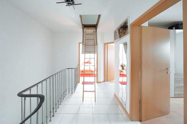 Obergeschoss_Flur Zugang Dachspitz_Objekt Ichenhausen Oxenbronn