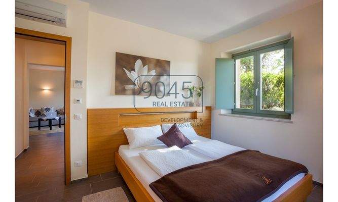 Luxusvilla mit Gästehaus und Panoramablick – Nähe Adria, Marken