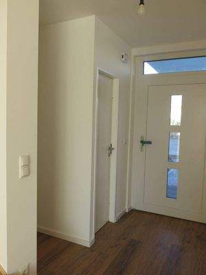 neue Eingangstür, re Zugang G-WC