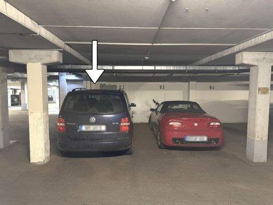 Tiefgaragenstellplatz (links)