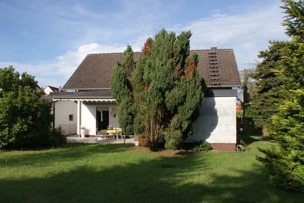 Haus-003-Aussen-Blick-vom-Garten.JPG