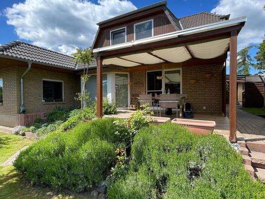 Schattenspendende Überdachung