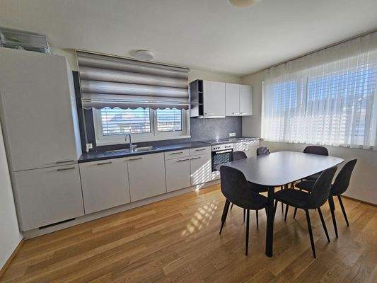 Küche mit Essbereich