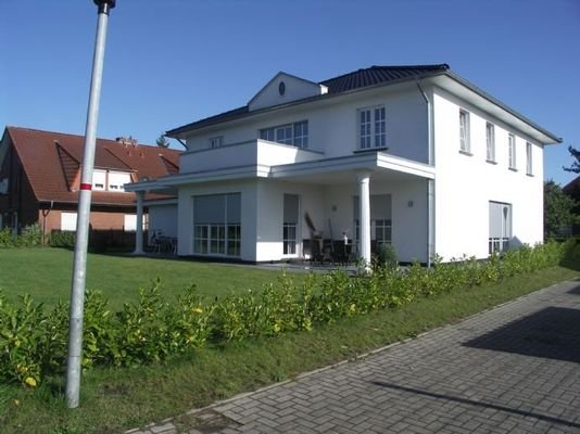 Gartenansicht mit Dachterrasse ....