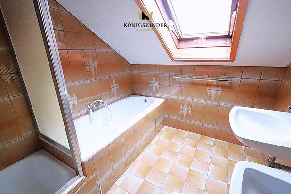 Das Bad vervollständigt das Ganze.