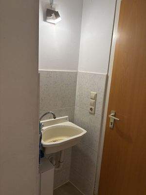 Waschbecken im Vorraum