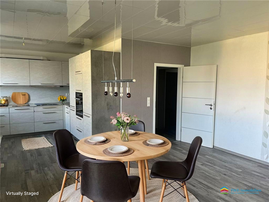 Wohnzimmer und Küche - virtually staged