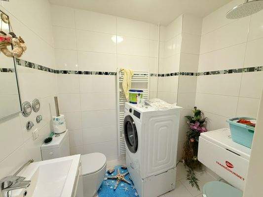 Badezimmer mit Dusche