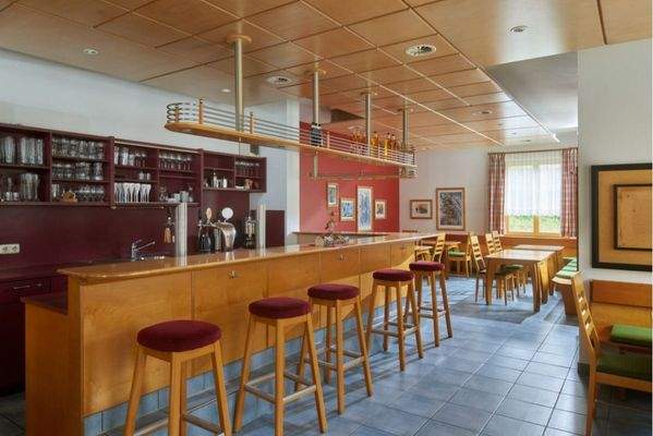 Bar und Gastraum