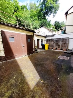 Hof/Garage