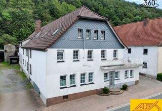 Überzeugendes Wohn- und Geschäftshaus im Sunderner Ortsteil!