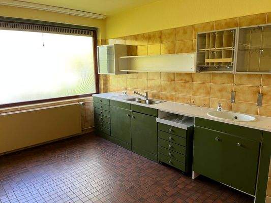 Praxis Raum 2 mit 2 Ausgußbecken.jpg