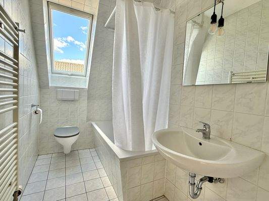 Tageslicht-Wannenbad (OG)