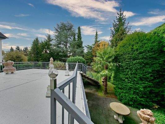 Seitliche Treppe Terrasse