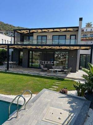 Villas with Pools Within Walking Distance of the Beach in Gümüşlük