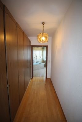 Flur mit Einbauschrank EG