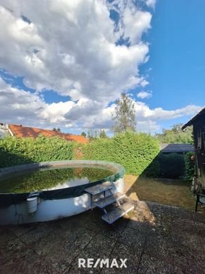 Schwimmbecken