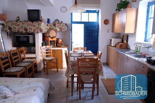 Kreta, Pompia: Traditionelles Haus in schöner Lage mit Innenhof zu verkaufen