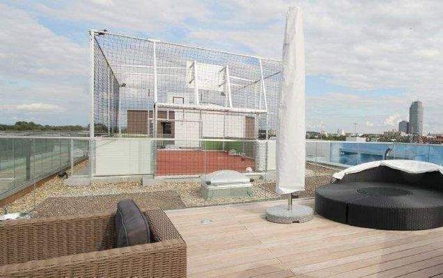 Sportfeld auf dem Dach