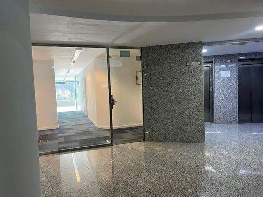 entrada oficina - local comercial zona Aeropuerto Palma de Mallorca (18)