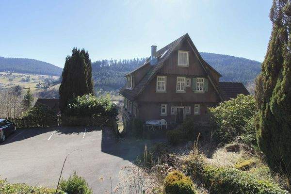 Haus Vorderansicht Bild 2