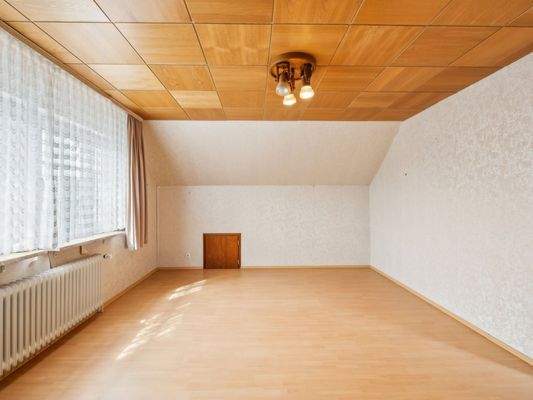 Wohn- und Schlafzimmer DG