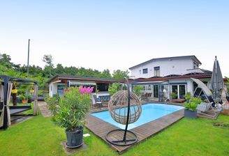 Garten mit Außenpool