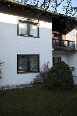 Straßenseite, Terrasse, Balkon