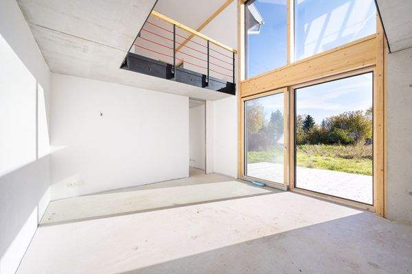 Wohnzimmer mit offener Galerie