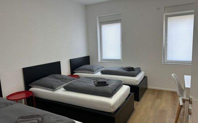 8 Wohnen auf Zeit in Stuttgart Obertürkheim Wohnung 2.jpeg