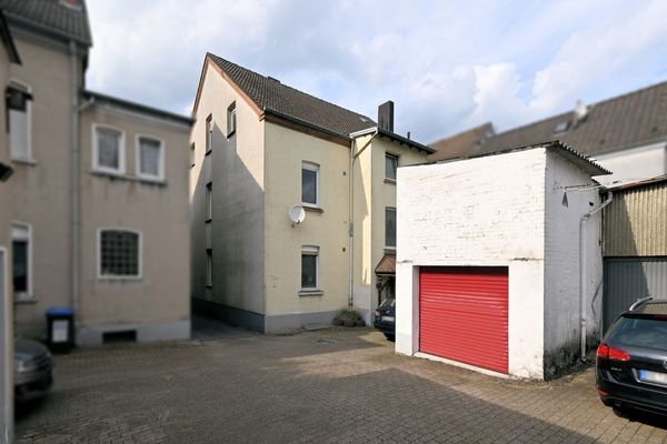 Rückseite und Garage