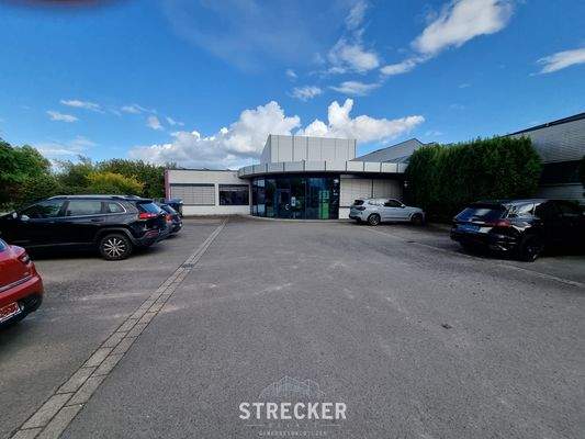 Metallbau Büro und Stellplätze