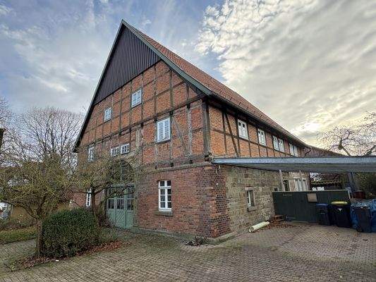 Vorderansicht mit Carport