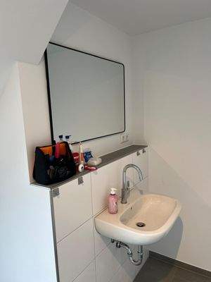 Bad 2 (Dachgeschoss links)