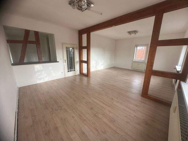 Sehr schöne 3 Zimmerwohnung mit Esszimmer und Balkon in Rosdorf- Mengershausen - Photo 1