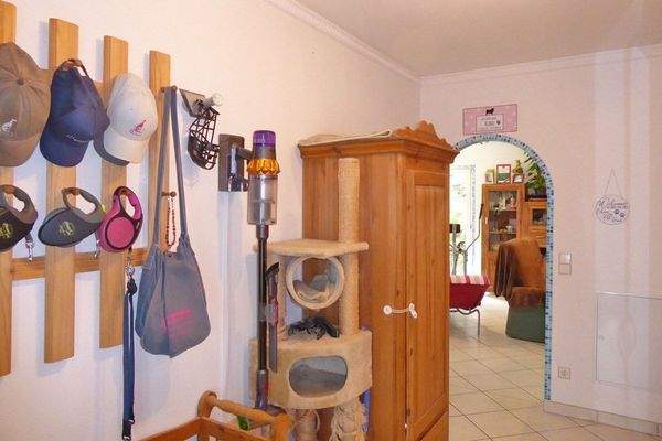 Diele mit Blick zum Wohn-/Esszimmer