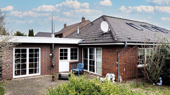 Rückansicht mit Terrasse