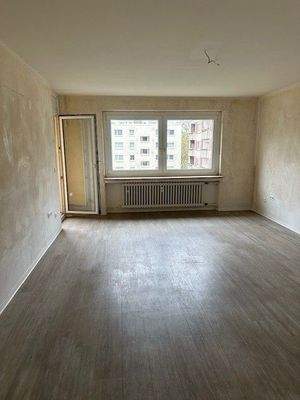 Wohnzimmer mit Zugang Balkon