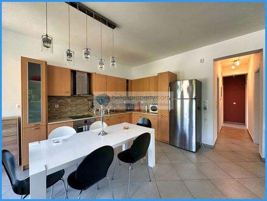 63069a6eaf14494a8fddc248a7a38693-original