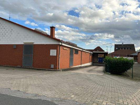 Rückansicht mit Laderampe