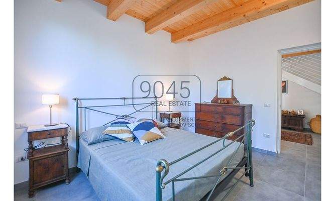 Zeitgemäße Landvilla in nachhaltiger Holzbauweise mit Panoramablick bei Potenza Picena