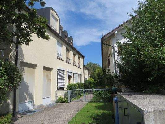 Zugang zum Rückgebäude