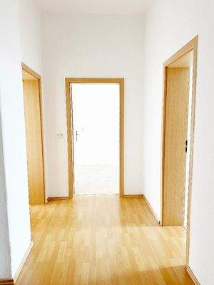 Flurbereich mit Blick in die Wohnung