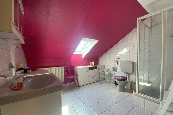 Badezimmer Wohnung DG