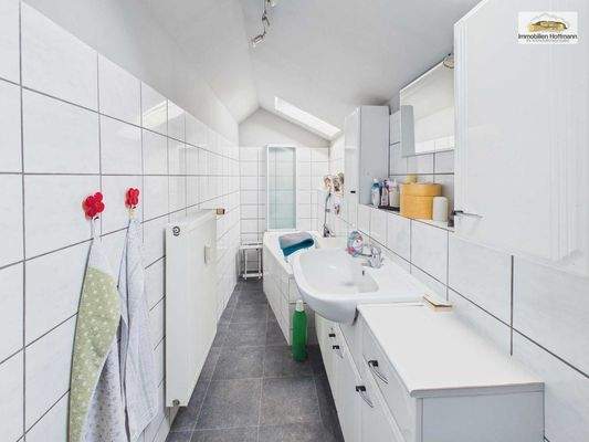 Badezimmer mit Tageslicht