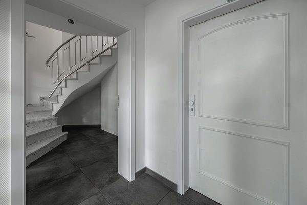 Flur mit Treppenaufgang in das Dachgeschoss